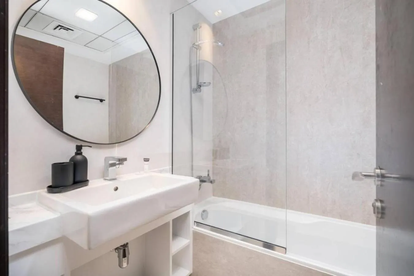 Sunrise Homes - A Modern Studio Near Jbr Beach Dubai United Arab Emirates