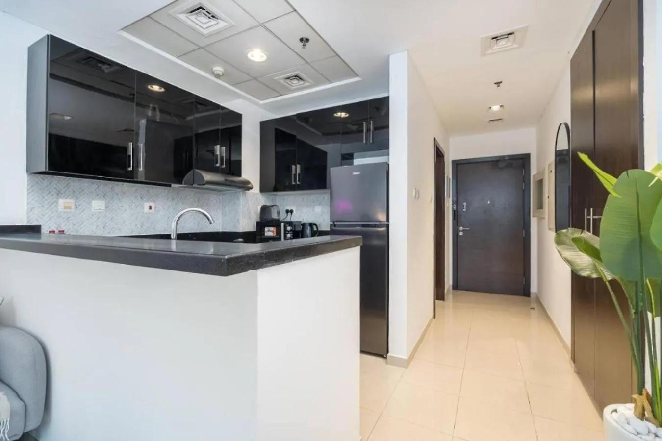 Sunrise Homes - A Modern Studio Near Jbr Beach Dubai Apartment