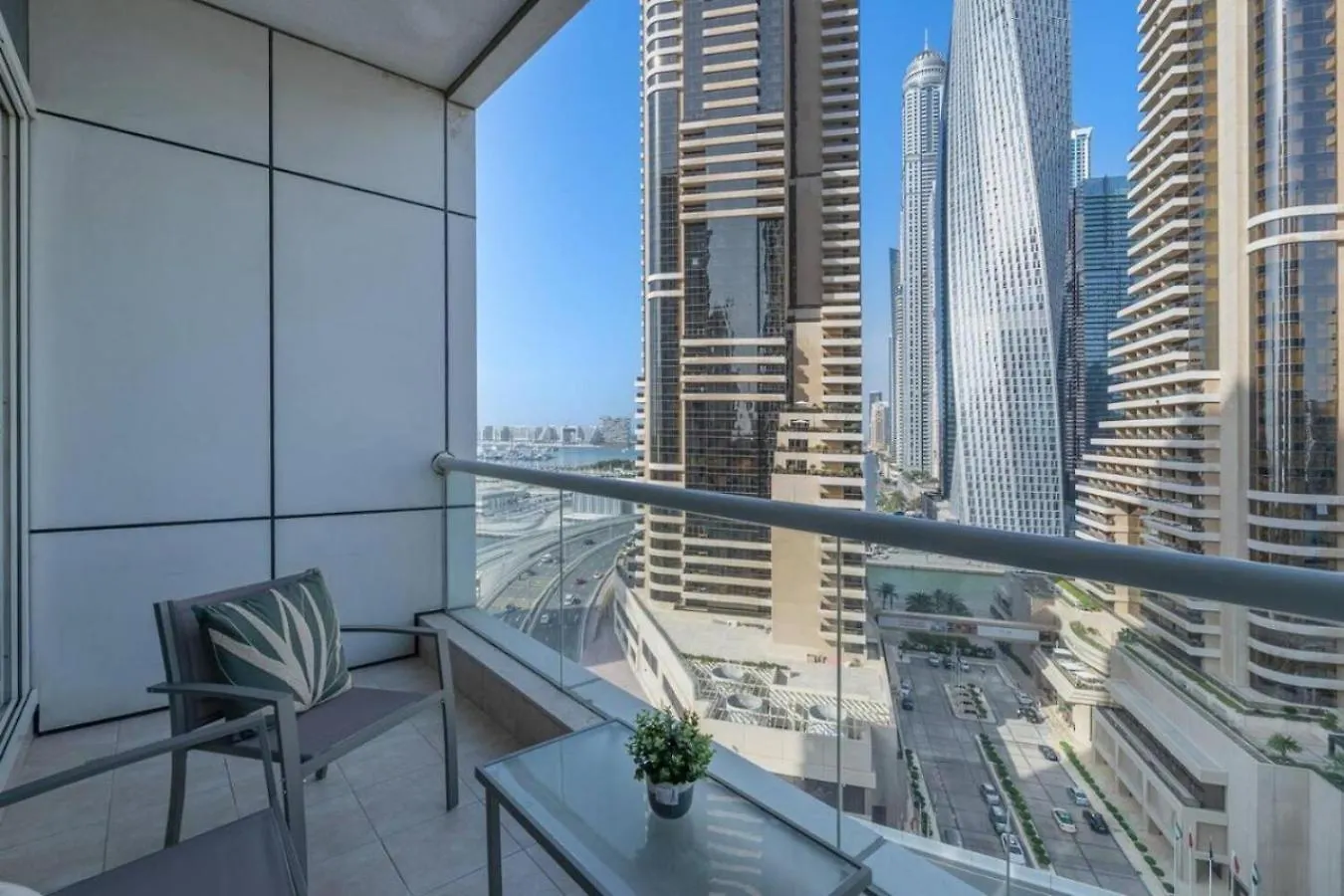 Sunrise Homes - A Modern Studio Near Jbr Beach Dubai